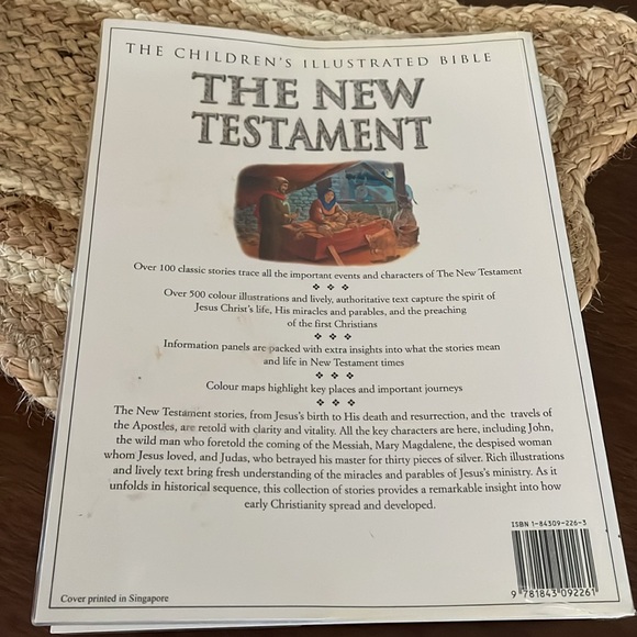 New Testament Book - Picture 2 of 2